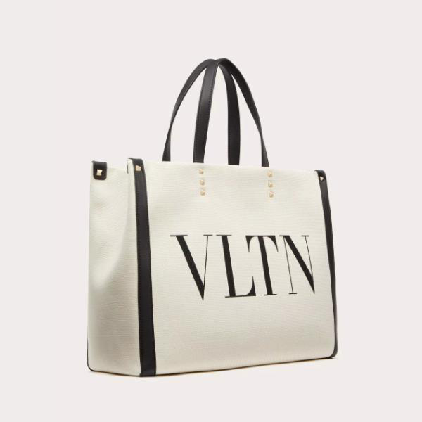 Designer Tote Bags: the 2024 cool models from the Valentino Garavani collection